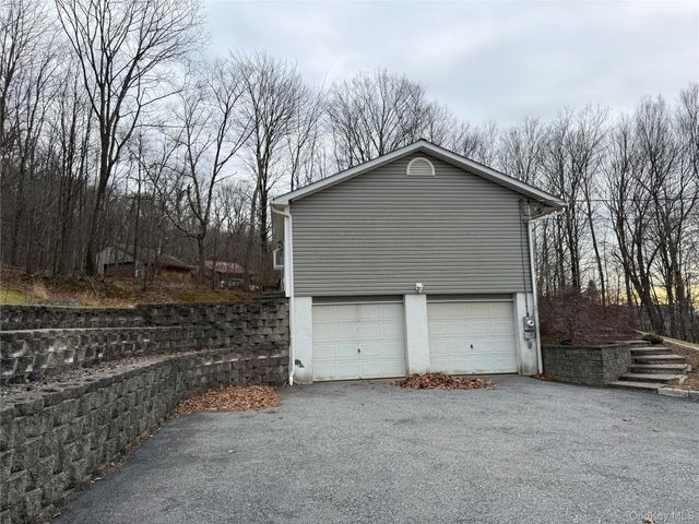 128 Lookout Pass, Stormville, NY 12582