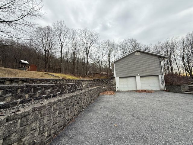 128 Lookout Pass, Stormville, NY 12582