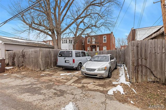 738 Dover Place, St Louis, MO 63111