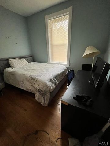 738 Dover Place, St Louis, MO 63111