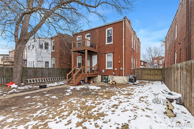 738 Dover Place, St Louis, MO 63111