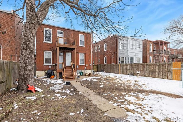 738 Dover Place, St Louis, MO 63111