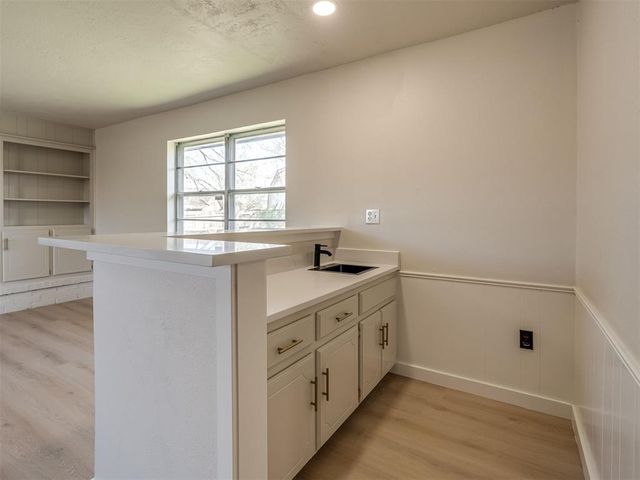 601 Wood Crest Street, Moore, OK 73160