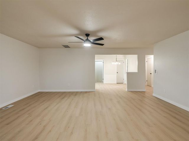 601 Wood Crest Street, Moore, OK 73160