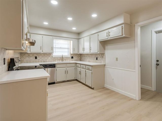 601 Wood Crest Street, Moore, OK 73160