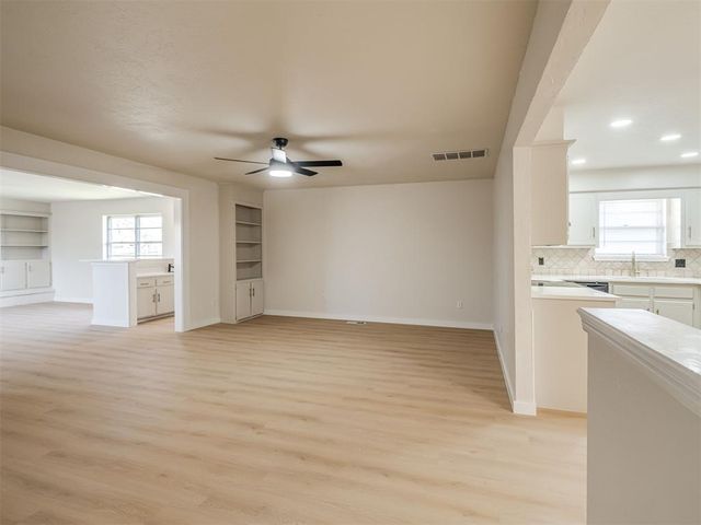 601 Wood Crest Street, Moore, OK 73160