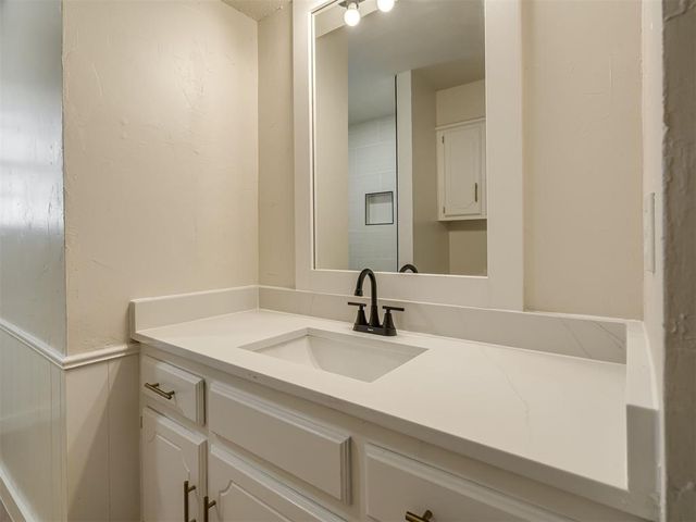 601 Wood Crest Street, Moore, OK 73160