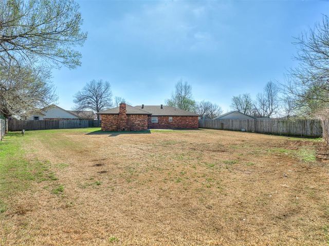 601 Wood Crest Street, Moore, OK 73160