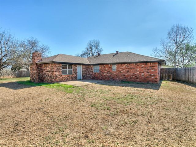 601 Wood Crest Street, Moore, OK 73160