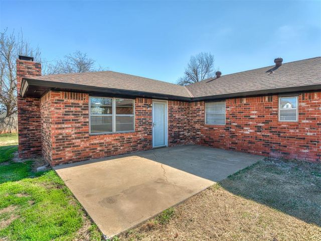 601 Wood Crest Street, Moore, OK 73160