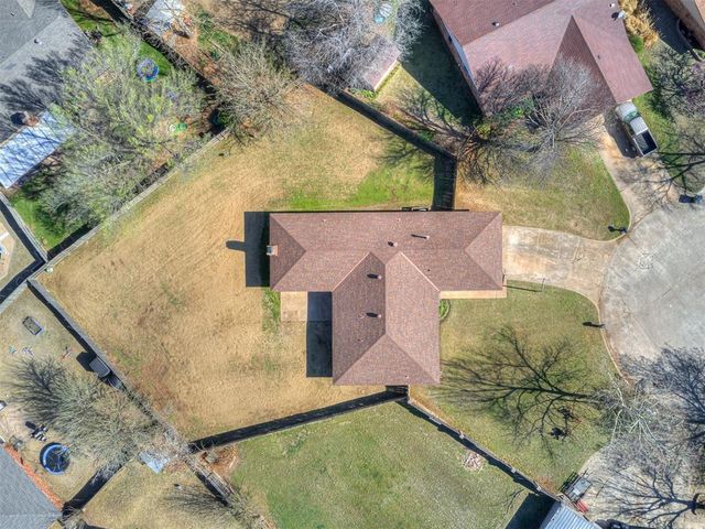 601 Wood Crest Street, Moore, OK 73160