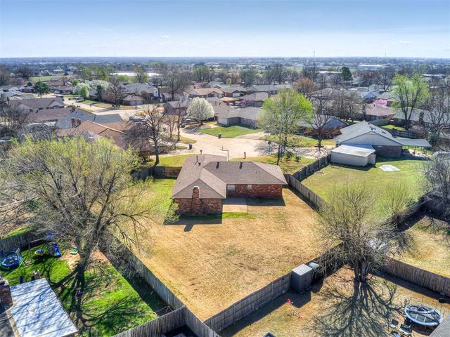 601 Wood Crest Street, Moore, OK 73160