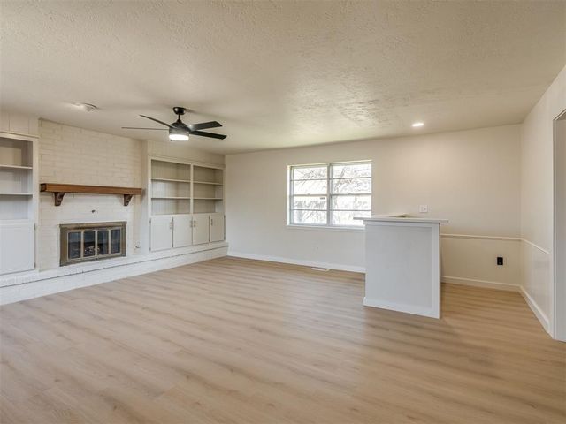 601 Wood Crest Street, Moore, OK 73160