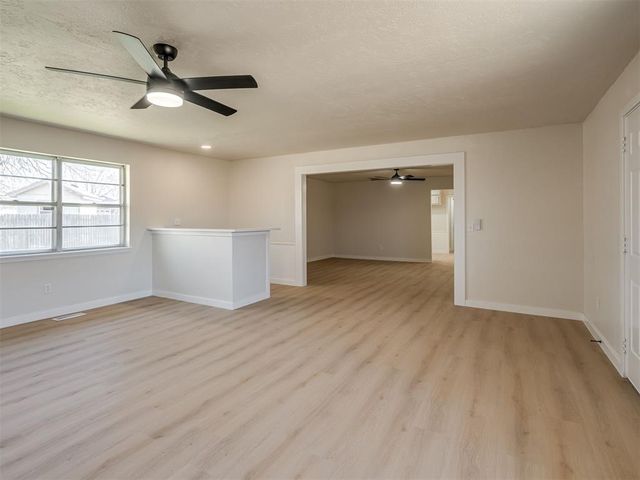 601 Wood Crest Street, Moore, OK 73160