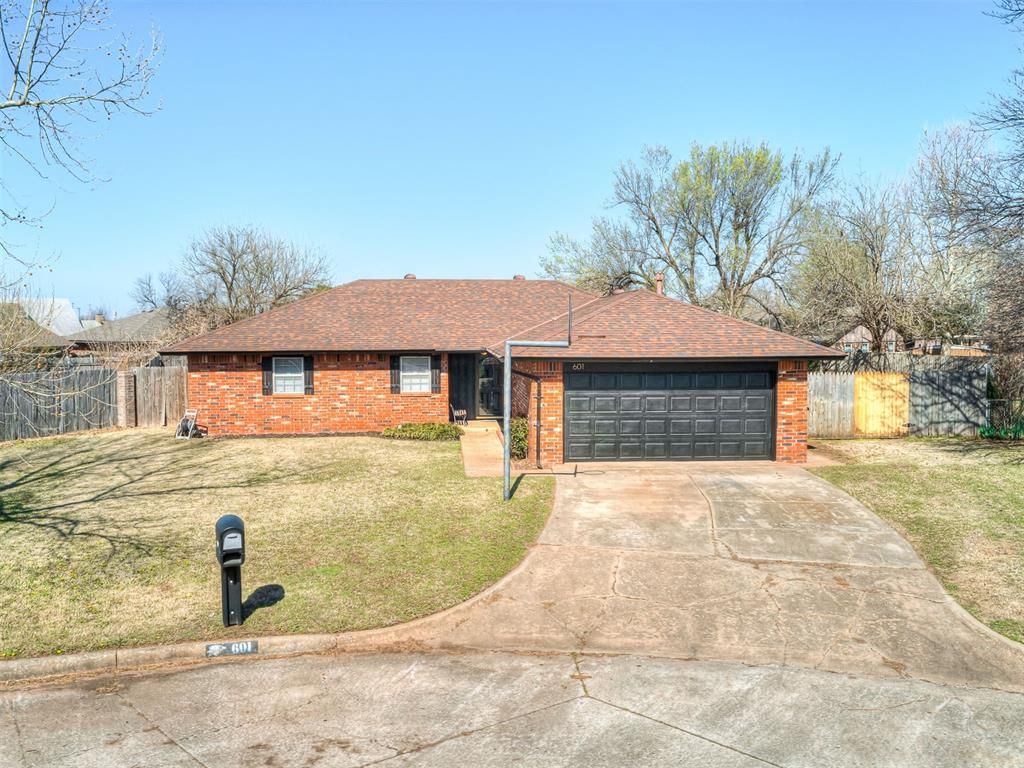 601 Wood Crest Street, Moore, OK 73160