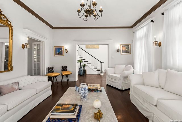 110 E Mulberry, San Antonio, TX 78212