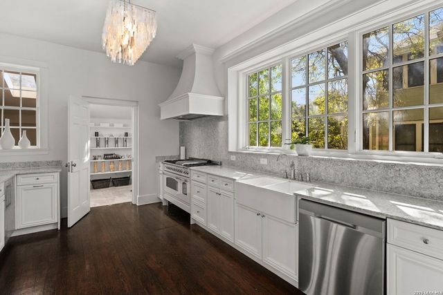 110 E Mulberry, San Antonio, TX 78212