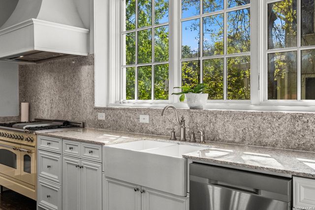 110 E Mulberry, San Antonio, TX 78212