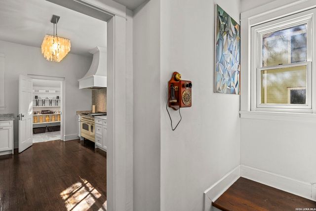 110 E Mulberry, San Antonio, TX 78212