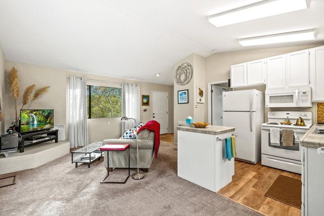 15460 Weather Rock Way, Salinas, CA 93908