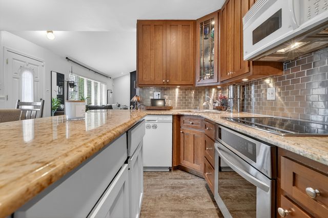 8632 New England Avenue, Burbank, IL 60459