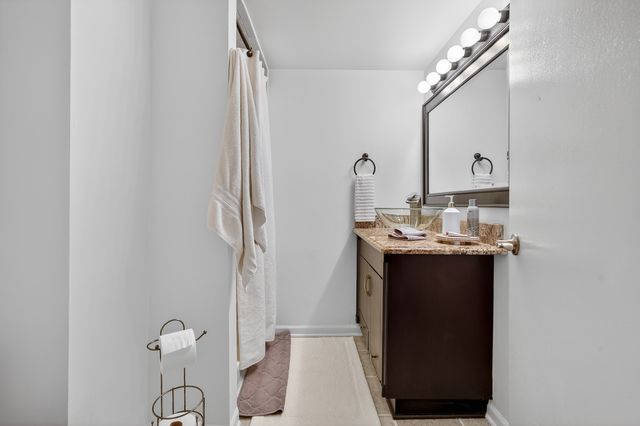 8632 New England Avenue, Burbank, IL 60459