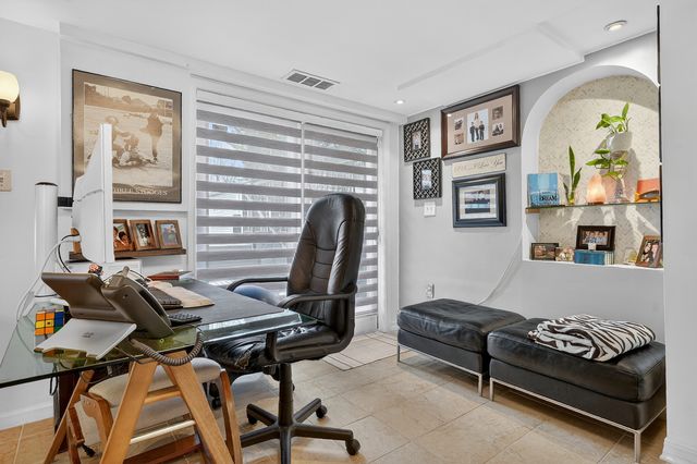 8632 New England Avenue, Burbank, IL 60459