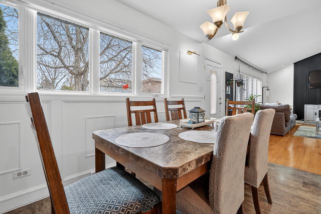 8632 New England Avenue, Burbank, IL 60459