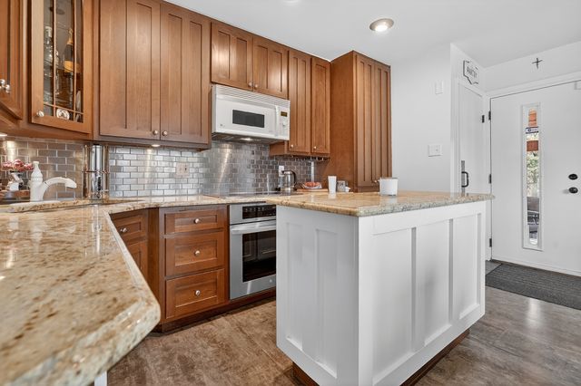 8632 New England Avenue, Burbank, IL 60459