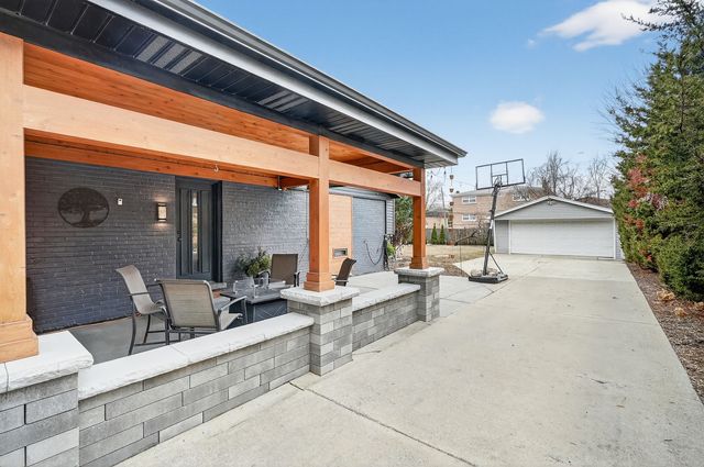 8632 New England Avenue, Burbank, IL 60459