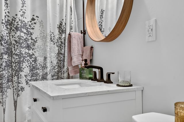 8632 New England Avenue, Burbank, IL 60459