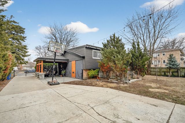 8632 New England Avenue, Burbank, IL 60459