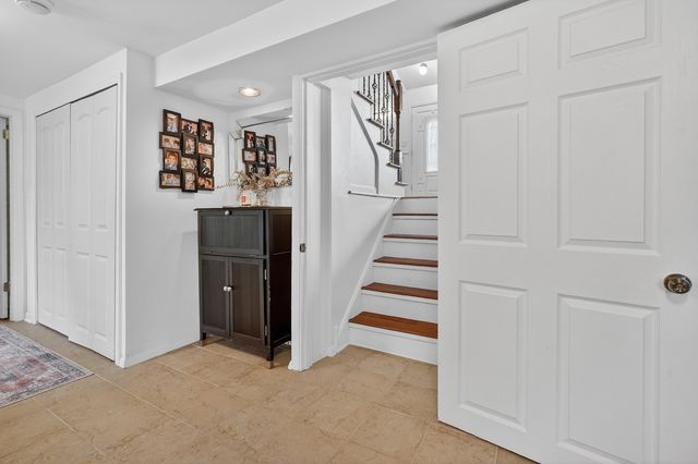 8632 New England Avenue, Burbank, IL 60459