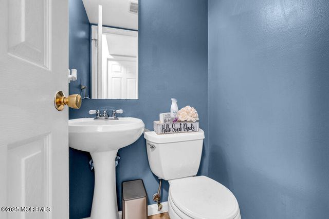 2 Elizabeth Court, Howell, NJ 07731
