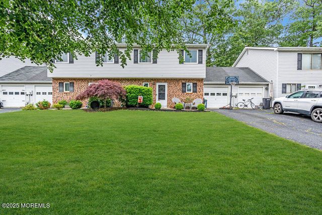 2 Elizabeth Court, Howell, NJ 07731
