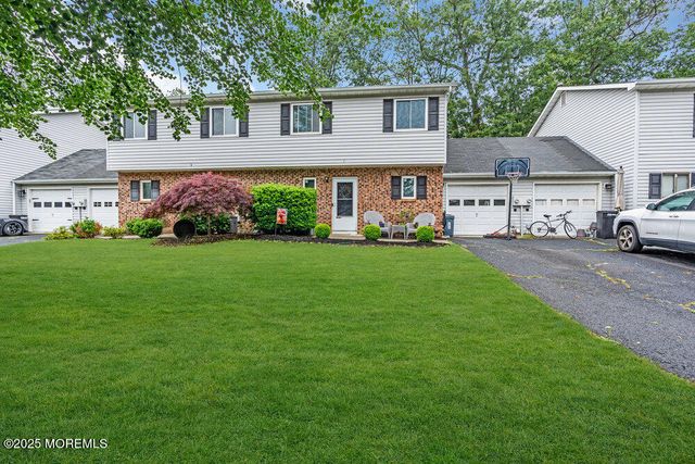 2 Elizabeth Court, Howell, NJ 07731