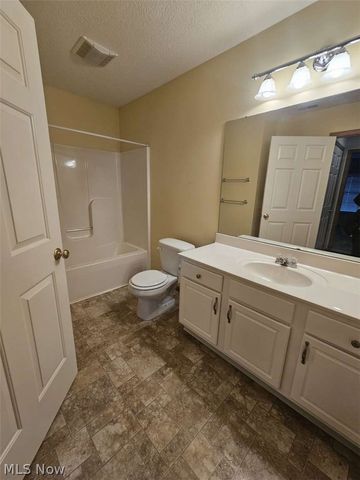 1210 Pebble Chase Circle NE, Massillon, OH 44646