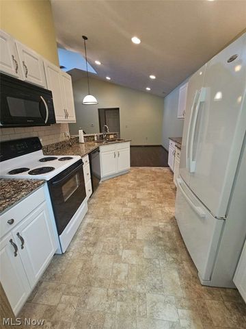 1210 Pebble Chase Circle NE, Massillon, OH 44646