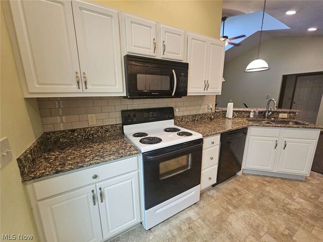 1210 Pebble Chase Circle NE, Massillon, OH 44646
