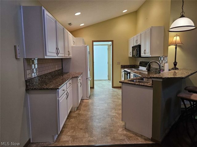 1210 Pebble Chase Circle NE, Massillon, OH 44646