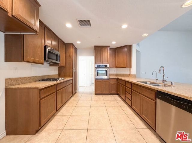 5654 W Forry Court, Lancaster, CA 93536