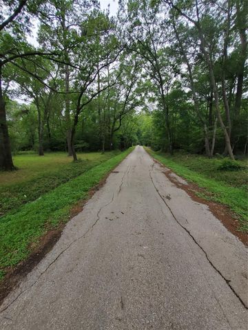246 Countyroad 3990, Cleveland, TX 77328