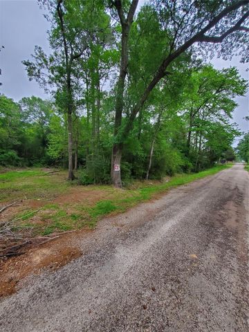 246 Countyroad 3990, Cleveland, TX 77328
