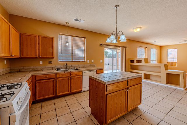 10416 Rosefinch Drive NW, Albuquerque, NM 87114