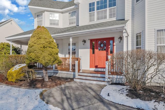 5 Old Neck Court, Manorville, NY 11949