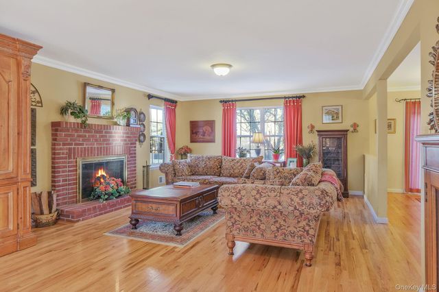 5 Old Neck Court, Manorville, NY 11949