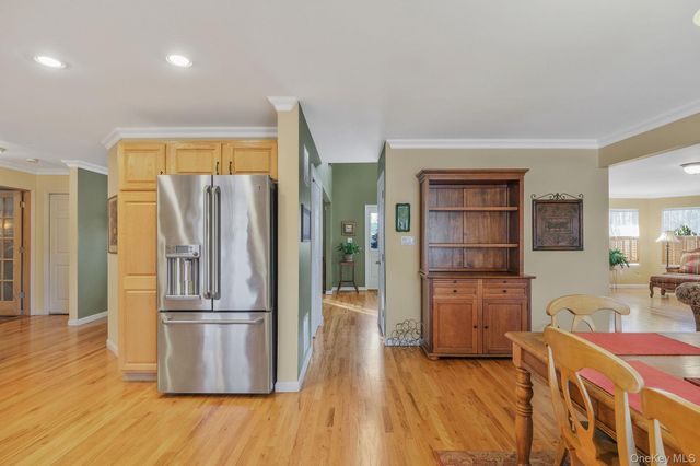 5 Old Neck Court, Manorville, NY 11949