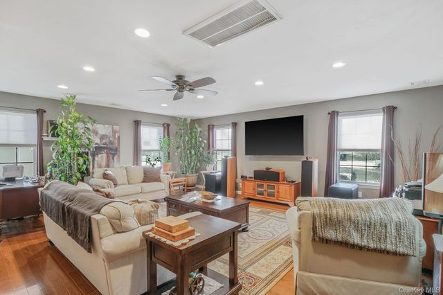 5 Old Neck Court, Manorville, NY 11949