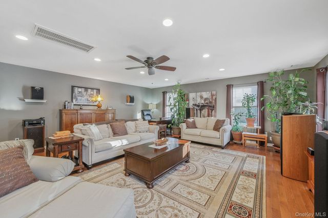 5 Old Neck Court, Manorville, NY 11949