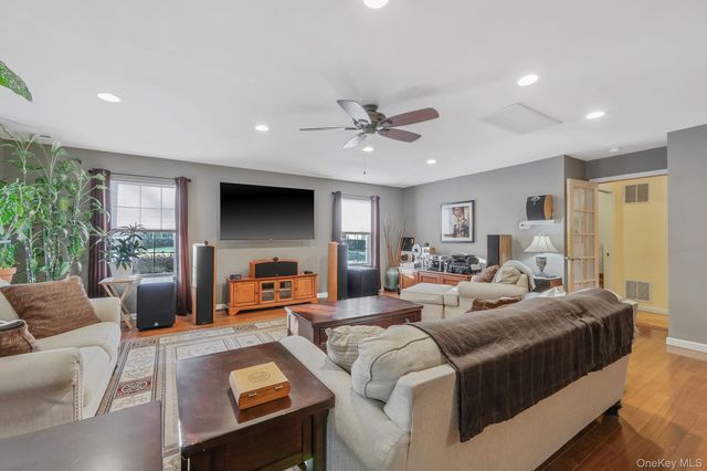 5 Old Neck Court, Manorville, NY 11949